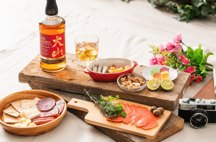  DAISEN JAPANESE BLENDED WHISKY WINE CASK 0,7L WHISKY ODDAJĄCA HOŁD NATURZE PREFEKTURY TOTTORI 